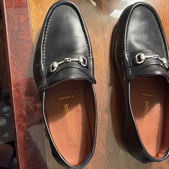 Allan Edmonds shoes, hardly worn. Black color with nice affect on top Fifth Avenue Cap-toe Oxford Dress Shoe with Dainite Sole  main image 4